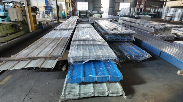 Panneaux métalliques pressés à haute flexibilité Facile à installer pour les produits sidérurgiques du pays