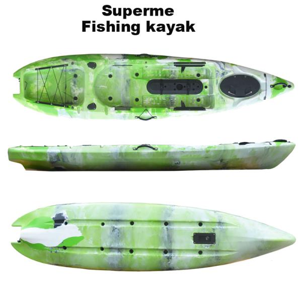 Подгонянный взрослый в 11 ногу сидит на включенном затворе места каяка рыбной ловли каяка делюкс