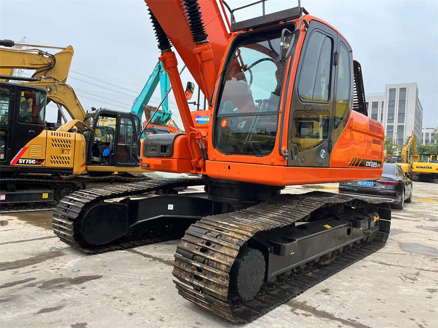 22 тонны экскаватор Doosan DX225LC Корея с разрывателем молотки линии
