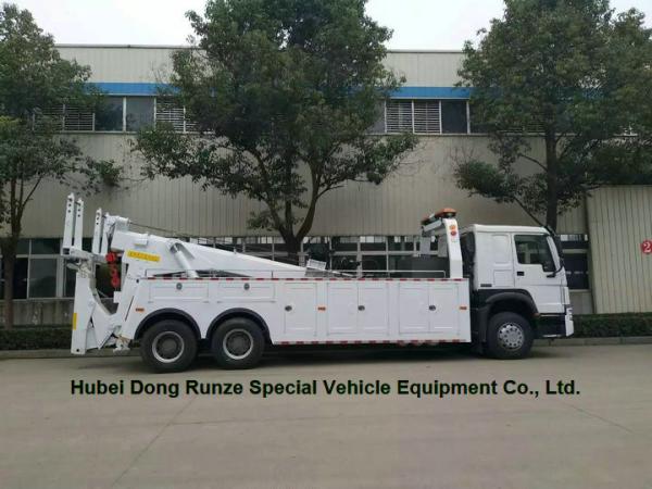 HOWO 50 Ton Heavy Duty Rotator Wreckers Tow Truck With 360 Degree Rotation