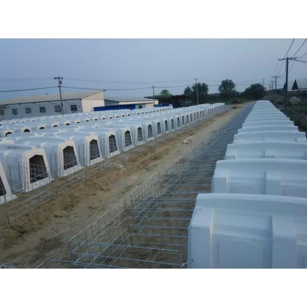 Cattle Livestock Farm Equipment PE Calf Housing Hutch 4-5mm Thickness