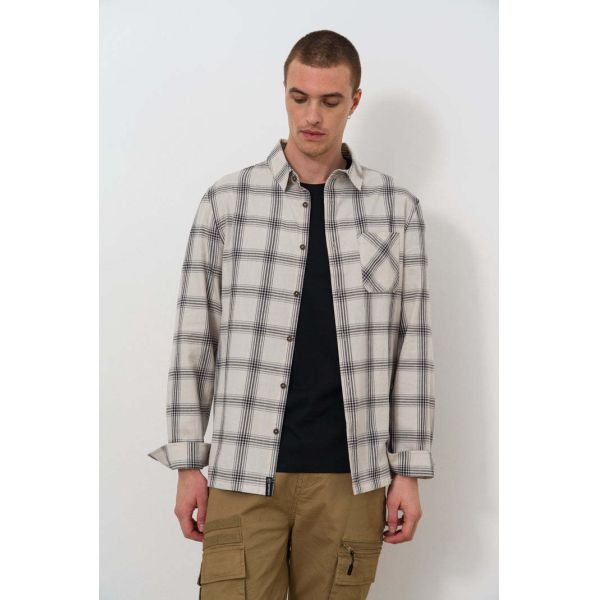 Men's Classic Plaid Button-Down Shirt with Comfortable Fit and Durable Material