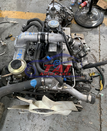Японский двигатель дизеля машинных частей QD32 Turbo Nissan с коробкой передач для Nissan Cabstar