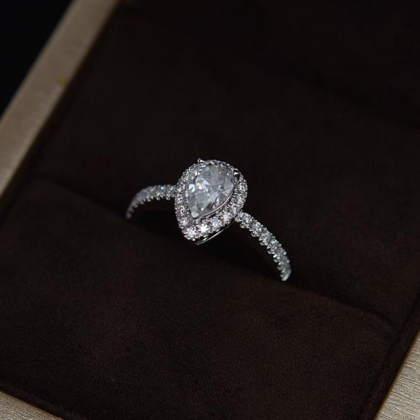 2 Carat Moissanite Jewelry , Pear Moissanite Engagement Rings E Color Grade