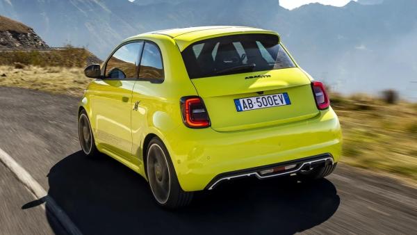 Lindo e desportivo no Abarth 500e Hot Hatchback Carro Elétrico tão divertido quanto a gasolina 152P.S Potência do motor