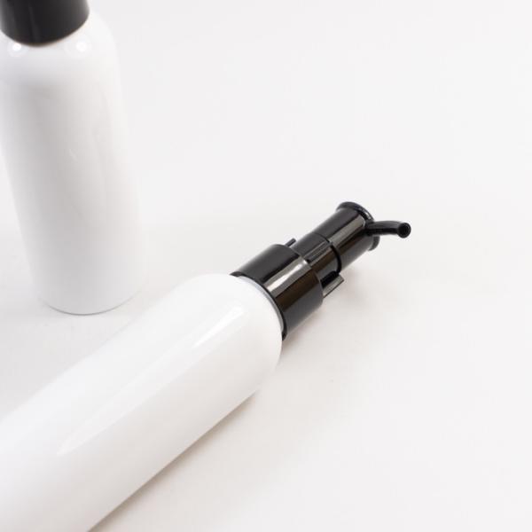 Бутылка круглого ЛЮБИМЦА плеча пластиковая с шампунем 1000ml тела цвета белого насоса оранжевым