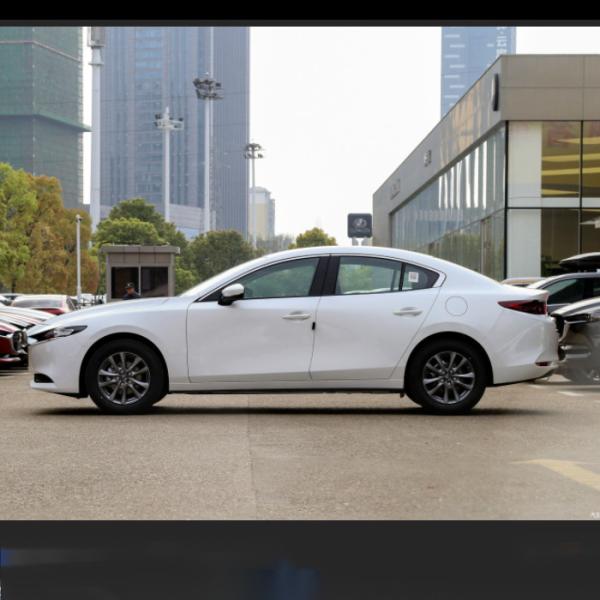 Бензин небольшой машины варианта 2.0L Changan Mazda 3 Axela 2022 автоматический умный