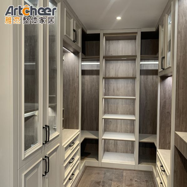 European Style Solid Wood Wardrobe and Closet with Customized Size for Modern Homes