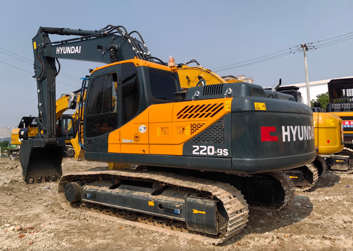 Corée Marque Hyundai 220LC Excavateurs à rouleaux utilisés Machine de creusement lourde 22T