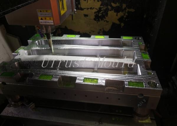 Moule de compression pour chemin de câbles SMC 300000-1000000 coups Démoulage automatique