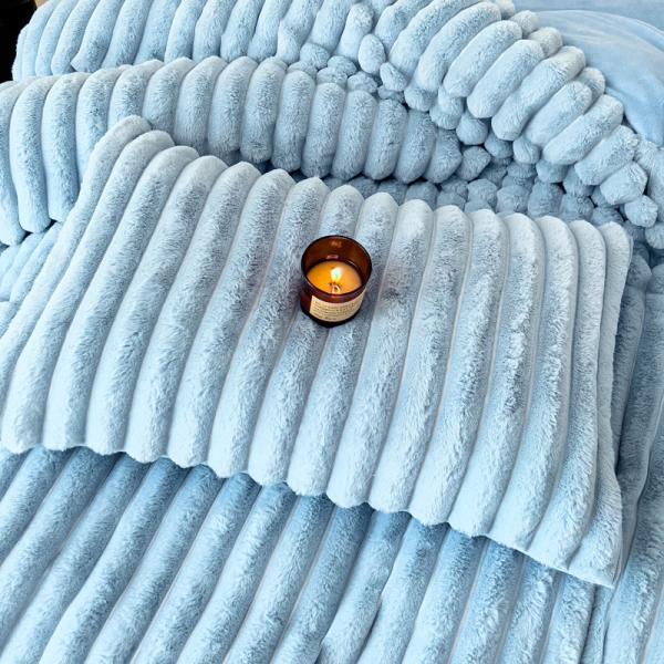 Cuatro piezas de ropa de cama