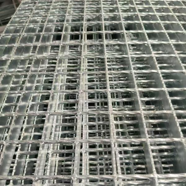 Transverse Bar Material Twisted Square Steel Technical Parameters for Raw Materials in Steel