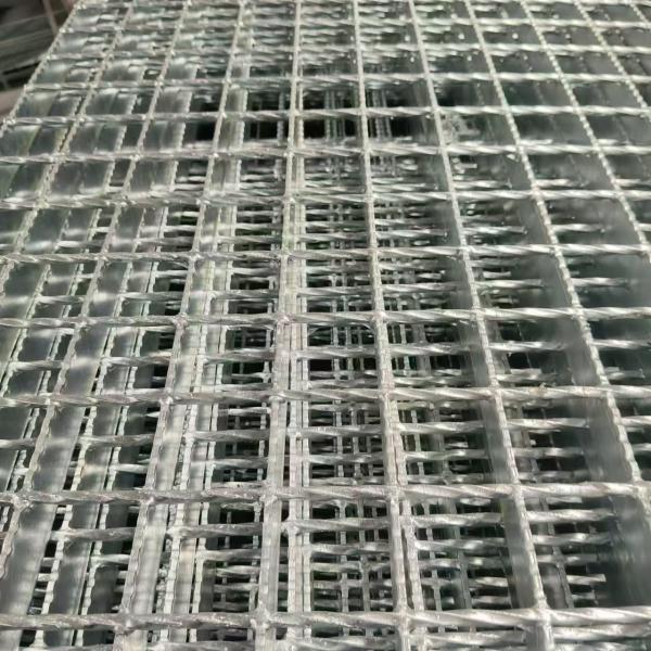 Stable and Sturdy Industrial Steel Grating for High Load Capacity