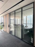 Pared divisoria de aluminio de vidrio de 90 mm 108 mm con puerta de cerradura inteligente