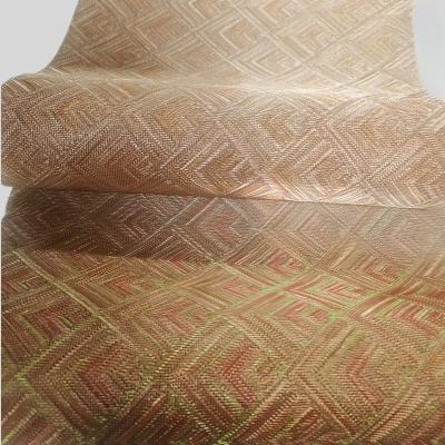 Tapis peints en treillis métallique décoratif