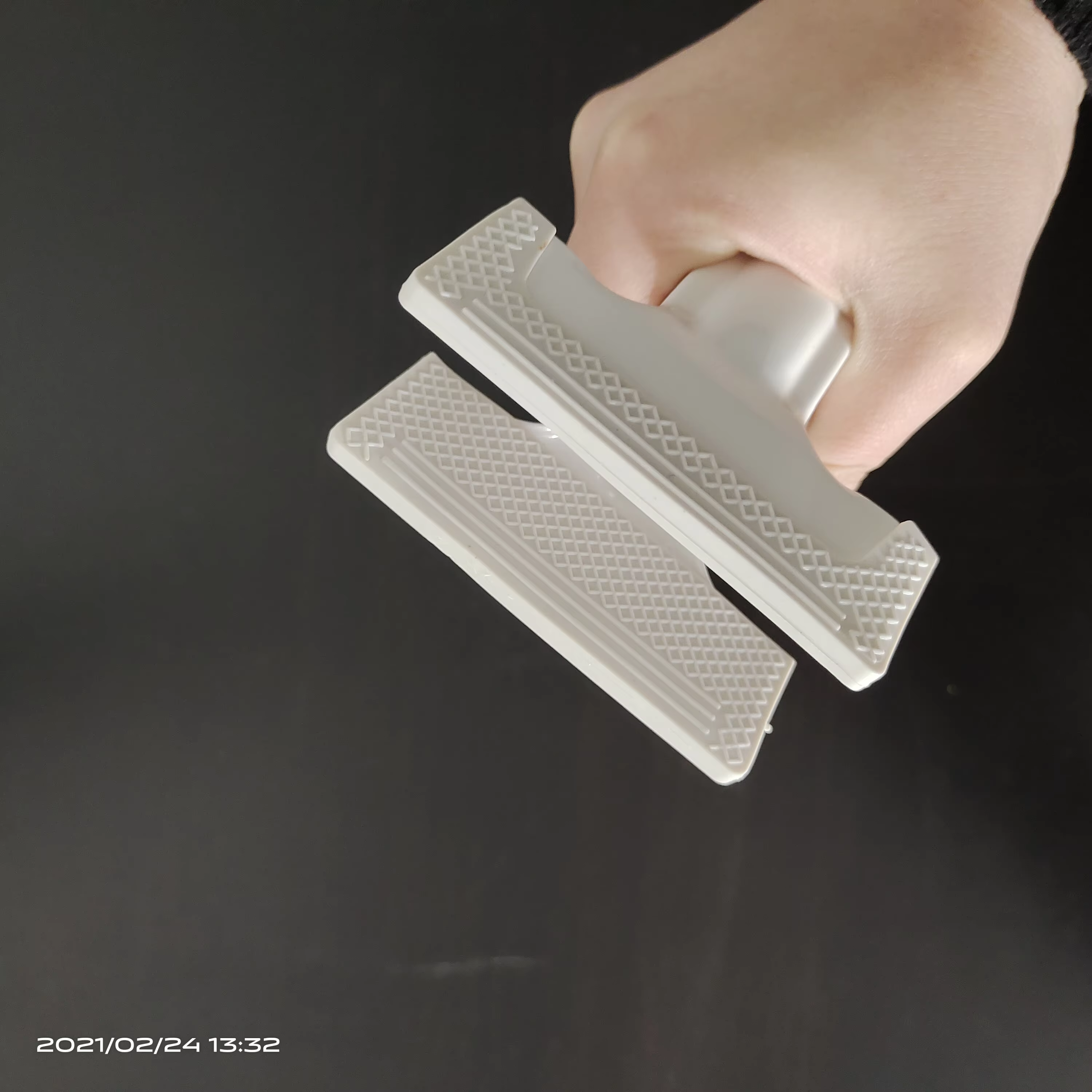 Custom Factory Manufactures and Wholesales Stainless Steel Multi-functional Spring Clips for Clothing Storage Inch