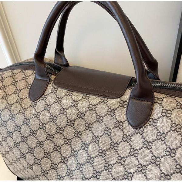 Trendy And Fashionable Women Travel Bag Dry And Wet Separation Travel Bag