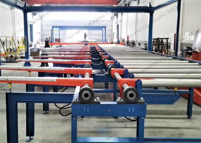 Крен панели сэндвича PU машины 2000mm панели крыши металла PIR формируя машину