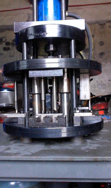 Plastic Door Window Punching Machine