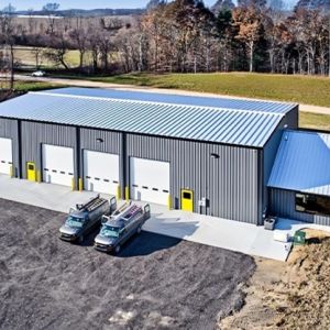 Panneaux en acier résistant à la corrosion Entrepôt de structure en acier avec systèmes logistiques