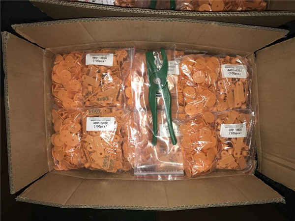 3g Orange UHF Ear Tag Customized Chip 860-960 MHZ For Ovine 48mm*17mm