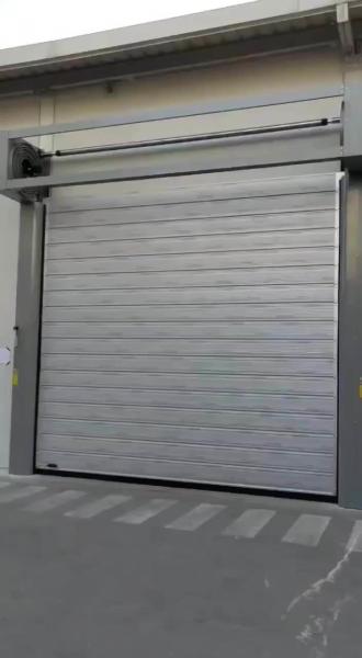 IP 54 Protection Class 0.20 Meter / Second galvanized Industrial Insulated Sectional Doors