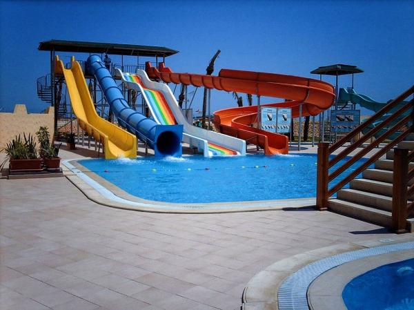 Parcs aquatiques commerciaux immenses équipement de piscine conception du toboggan en fibre de verre