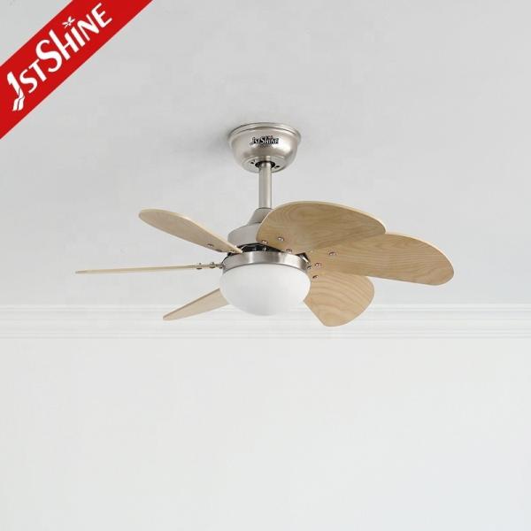Pequeno ventilador de tecto de 30 polegadas com luz e controle remoto 6 lâminas de MDF 6 velocidades 10 anos motor