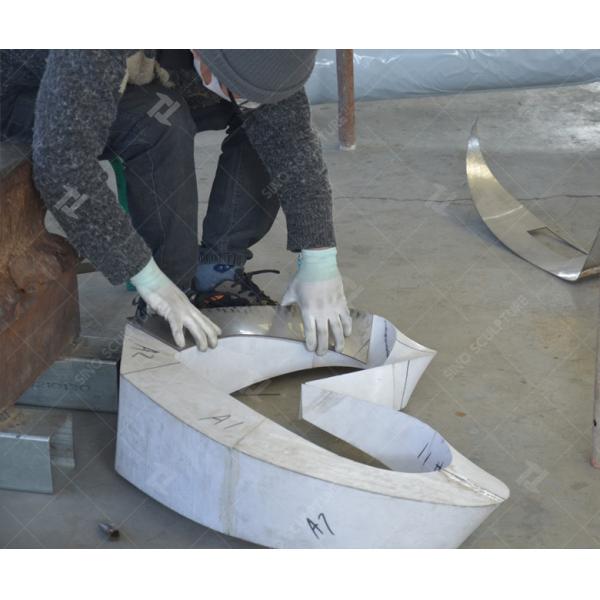 Зеркало Полированная металлическая скульптура сердца, Скульптура на улице из нержавеющей стали