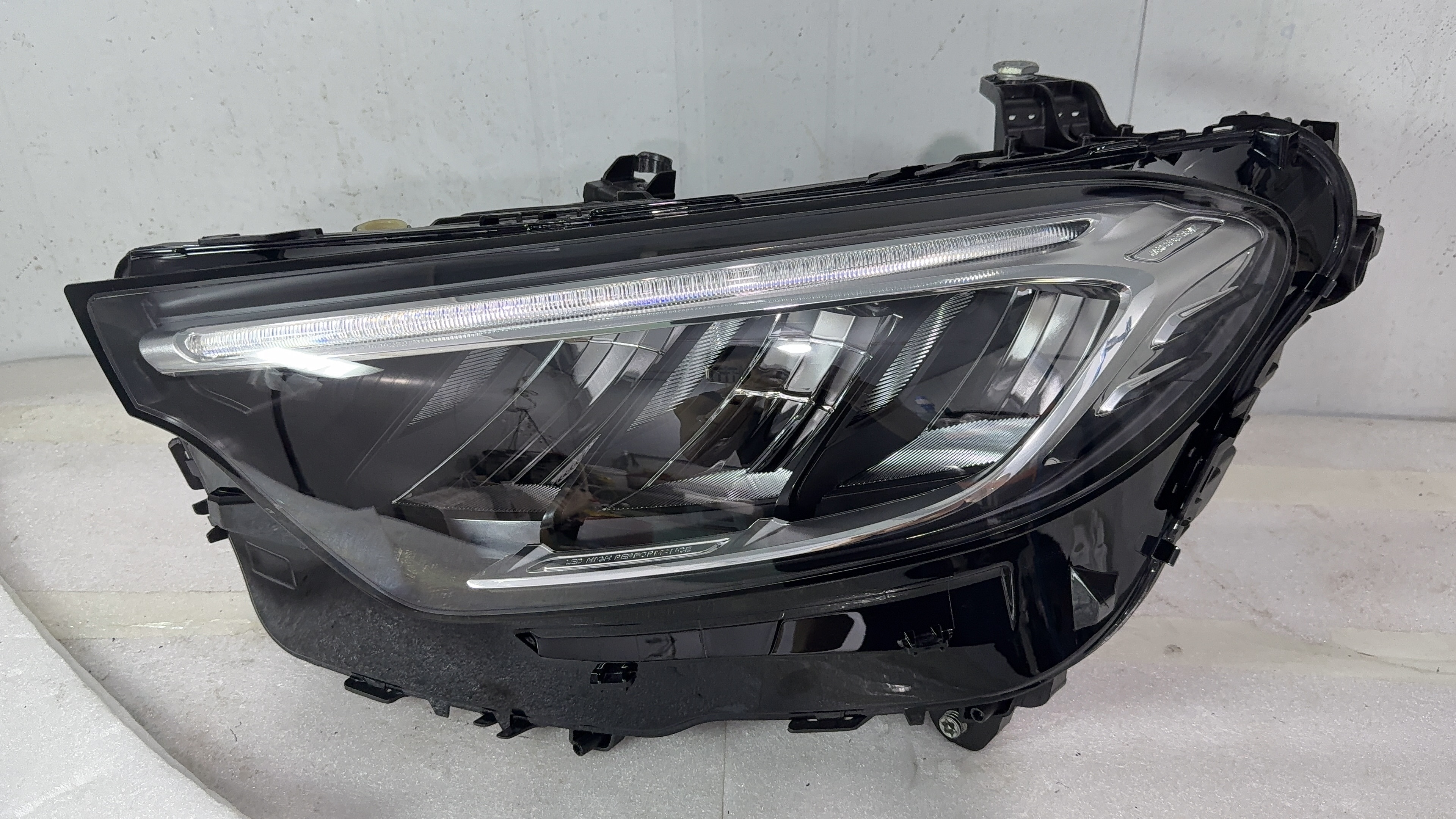 2023- 2025 GLC X254 left headlight Part number: A254901700