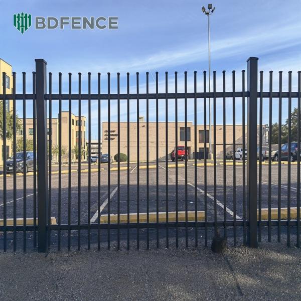 Fermeture en acier tubulaire durable