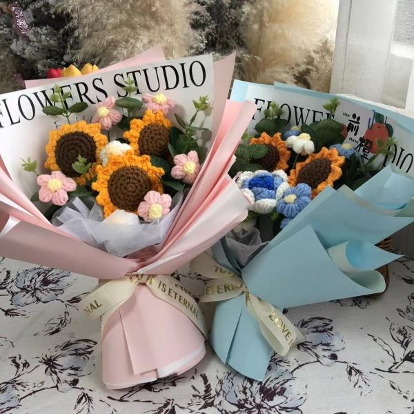 Examination Gifts Flower Bouquets Dried Flowers Woolen Sunflowers and Roses for Girlfriend and Best Friends as Birthday Gifts or Graduation Presents