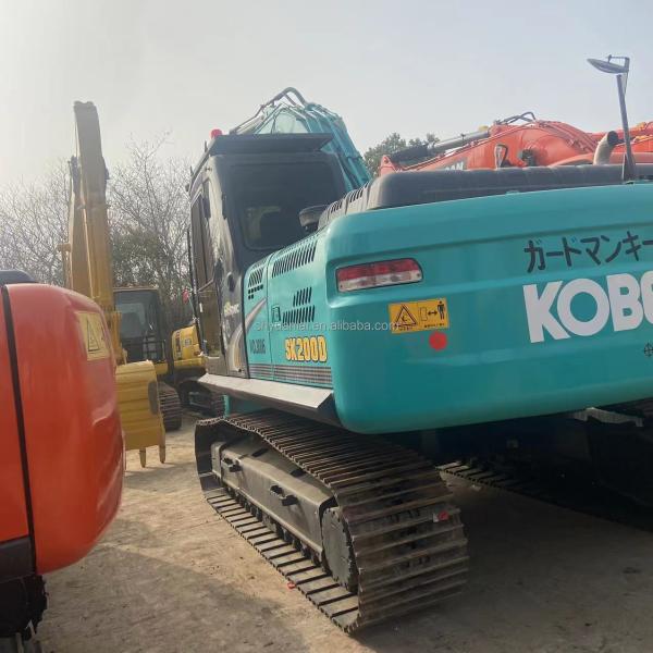 Kobelco SK200 SK210 Excavatrice à rampe avec une capacité de seau de 0,8 m3 et une puissance de 114 kW
