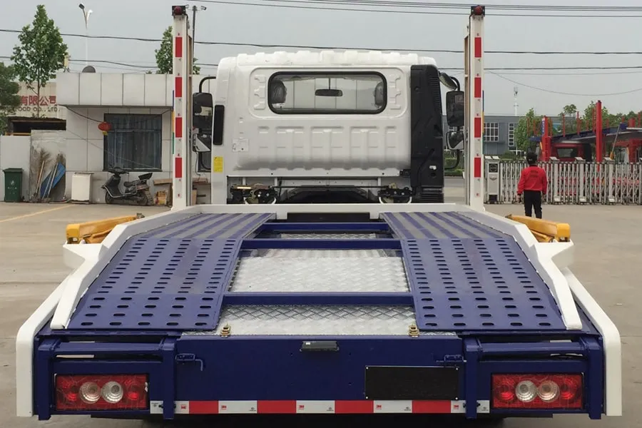 Foton 4X2 Flatbed Towing Truck , 4ton Underlift Tow Truck Logo Customized
