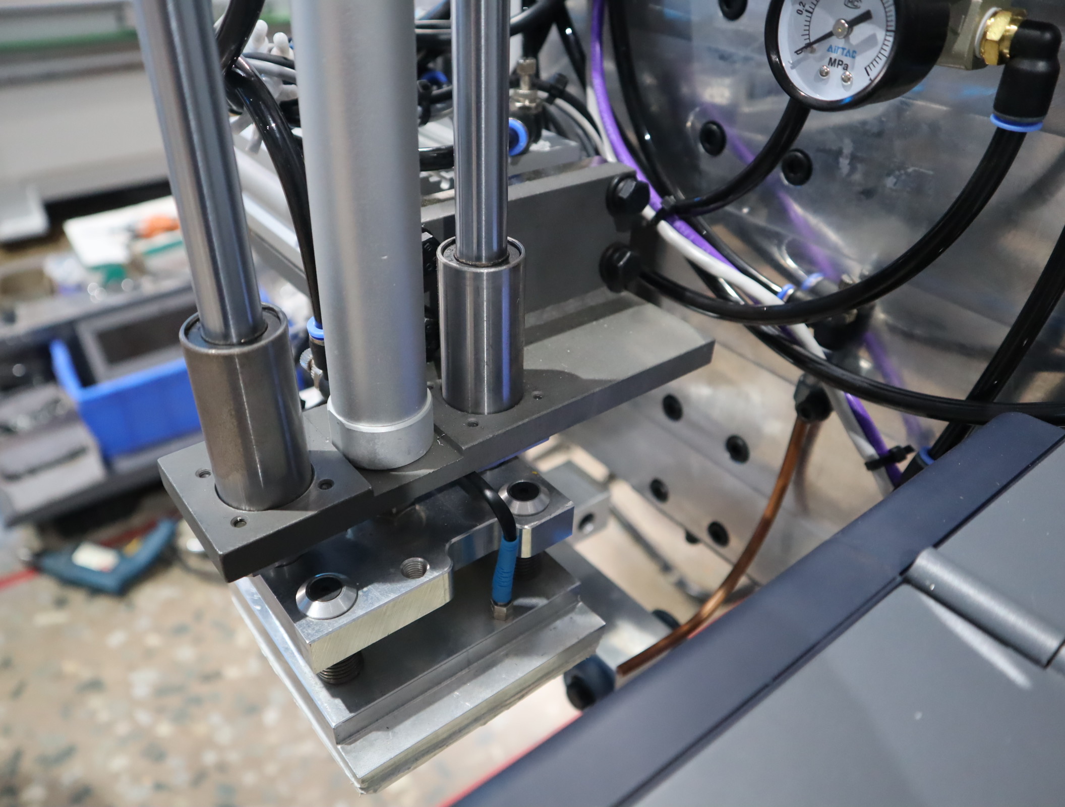 ACM изготовило маршрутизатор панели CNC гибкий с обозначая загрузкой системы разгружая 26kw