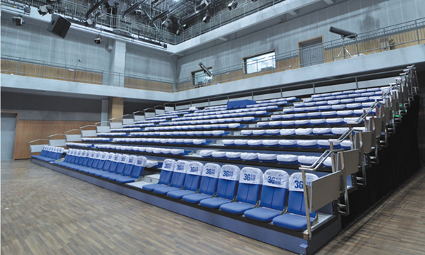 Установленный пол складного телескопичного Bleacher ручной операции усаживая -