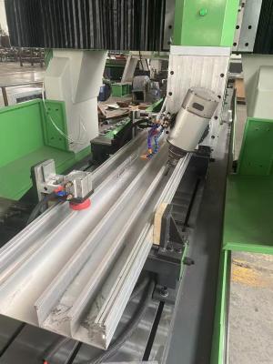 Centre d'usinage CNC 4 axes Traitement des profils de l'industrie du transport ferroviaire