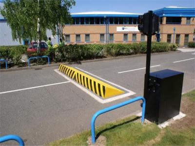A estrada hidráulica da segurança resistente automática completa do anti-motim crava construtores com controladores remotos