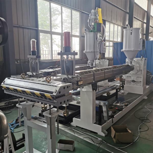 Ligne de production de tôles et de cartons en PP PE avec extrudeuse à vis unique pour machine à carton en plastique