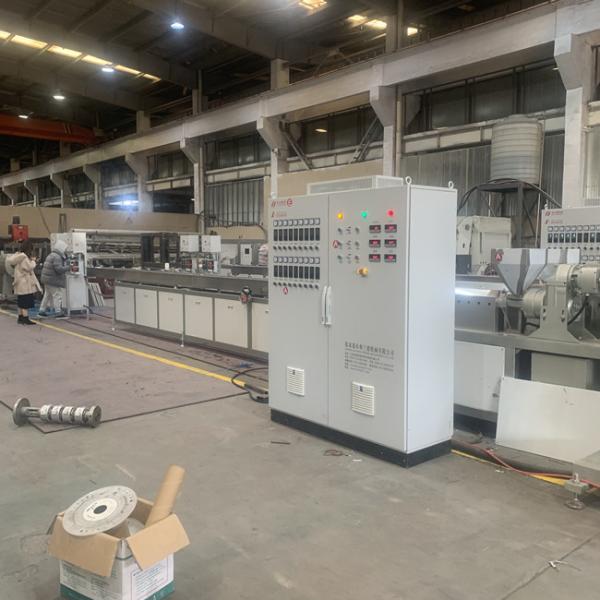 Полностью автоматическая пластиковая линия одиночный винт штранг-прессования профиля ротанга WPC