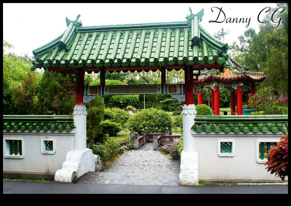 Chinese Glazed Clay Roof Tiles Set with Ridge and Eaves Tiles for Traditional Architecture Garden Pavilion and Heritage Projects