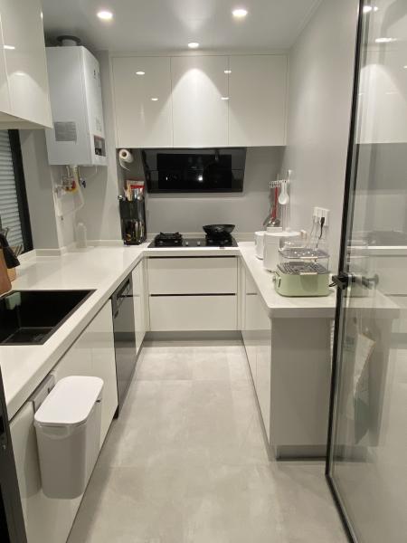 Oak Woodgrain Finish Waterproof Particle Board Kitchen Cabinet For Villa