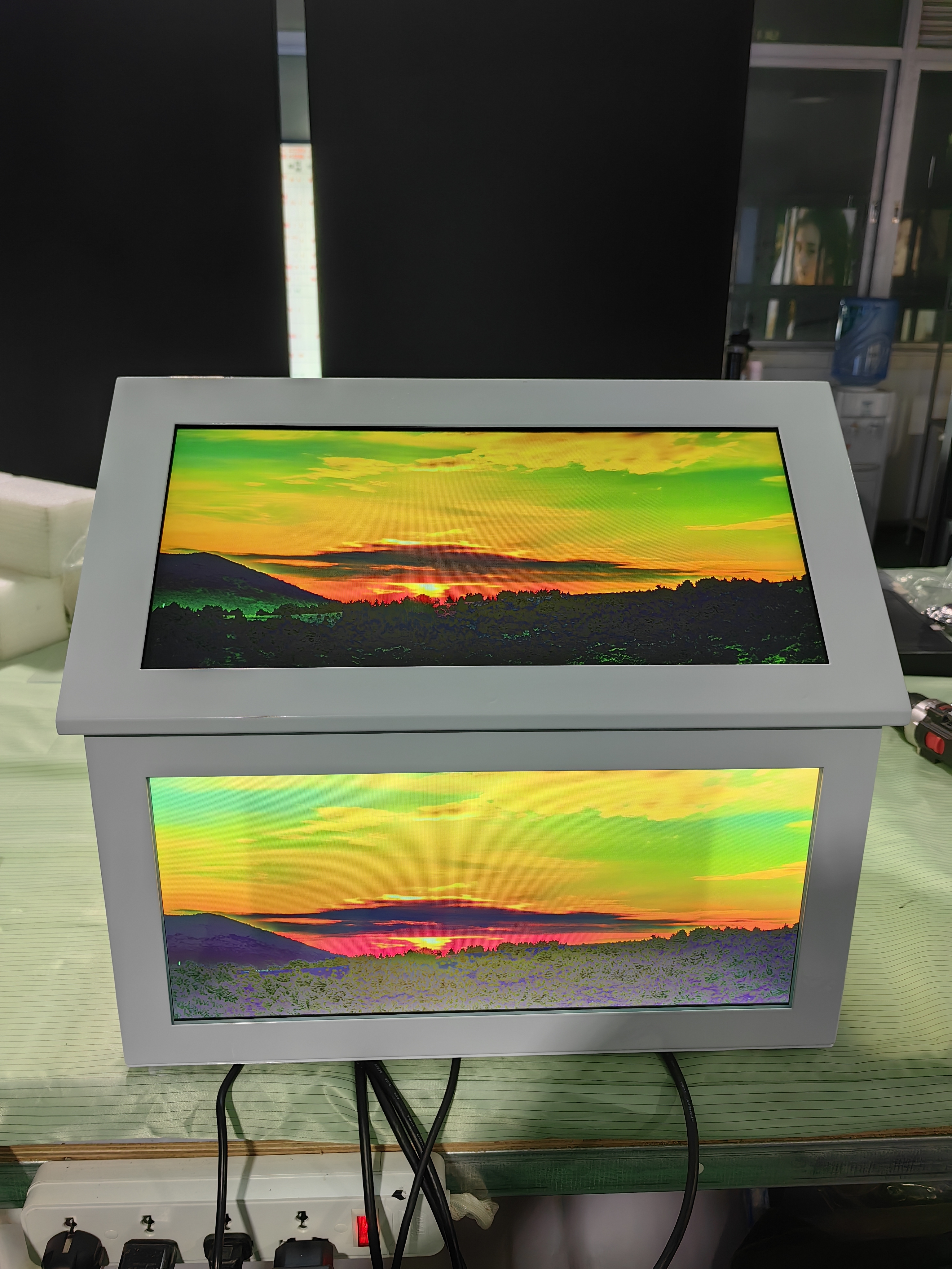 Indoor Advertising Six Sided LCD Display With HDMI Showing Different Contents For Brand Shop
