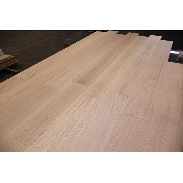 European Oak Engineered Wood Flooring 1900x190mm 14/3MM AB Grade with Medium Brushed UV Lacquer Surface