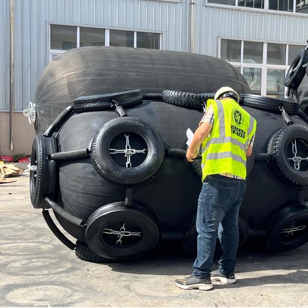 ISO17357 Standard High Performance Pneumatic Rubber Fender With 50Kpa And 80Kpa Inner Pressure For Marine Mooring