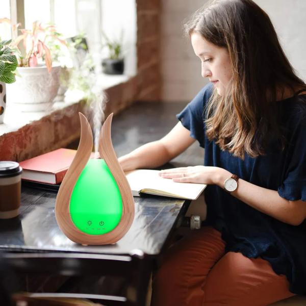 Máquina de aromaterapia doméstica Difusor de aroma de capacidade 300ml Mini umidificadores de ar portáteis de ultra-som com luz noturna