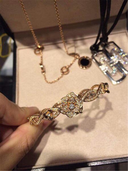 Piaget  full diamonds of rose vine  bracelet  18kt  gold  with white gold or yellow gold