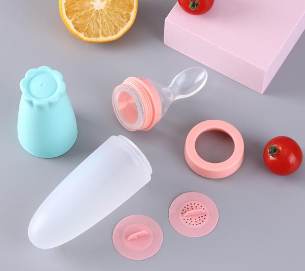 Silicone Squeeze Baby Feeding Bottle Food Rice Cereal Feeder Baby Water Bottles With Spoonn Baby Food Feeder spoo