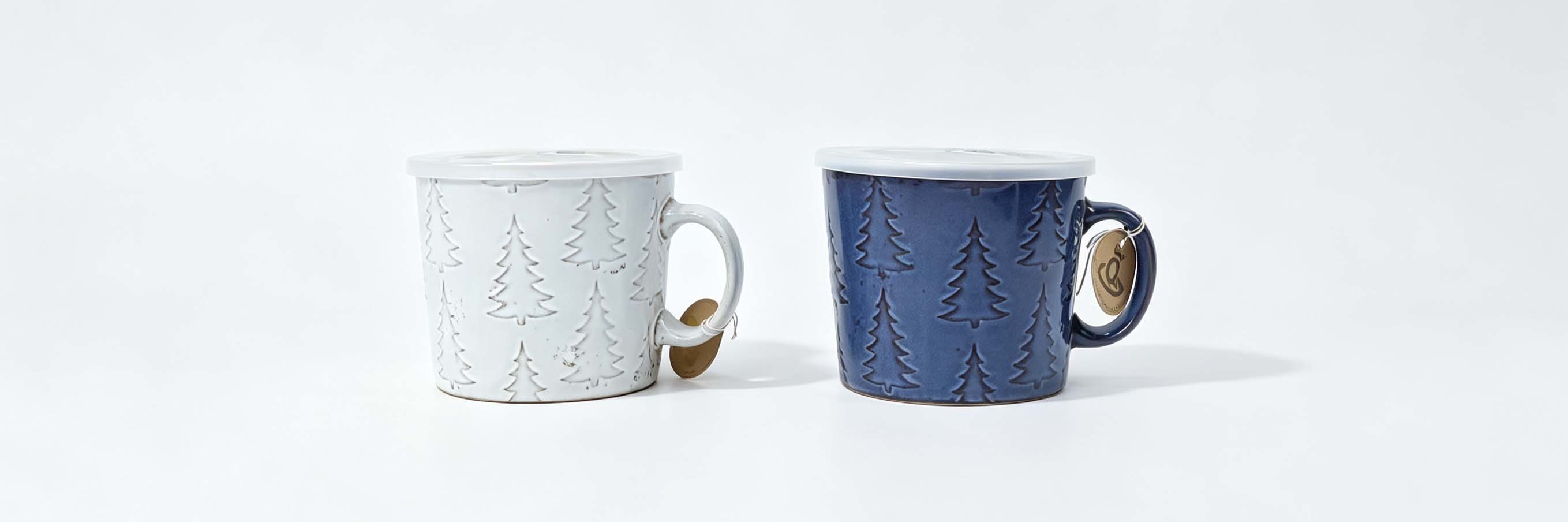 2 Pack Embossed Pine Tree Ceramic Mugs with Sealing Lids, Winter Forest Textured Large Coffee Tea Cups for Cabin & Rustic Home Decor