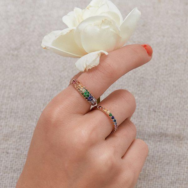 Anillo racimo de plata de ley 925 con baño de oro de 18K y circonitas arcoíris